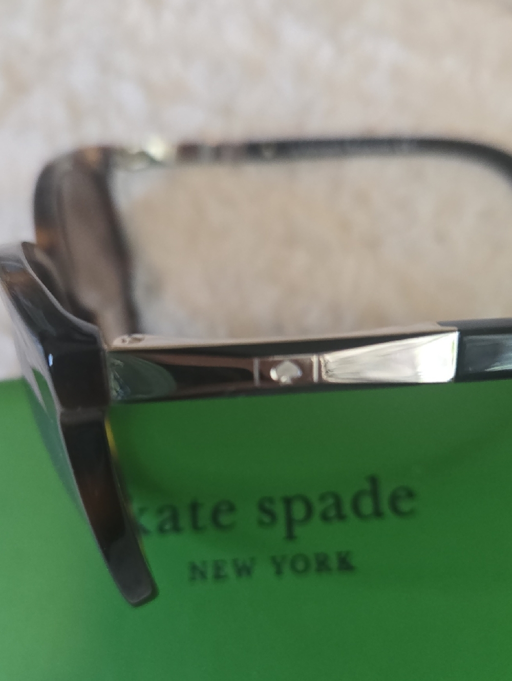 Kate Spade Tortoiseshell Cat-Eye Sunglasses with Green Hard Case - Picture 2 of 4